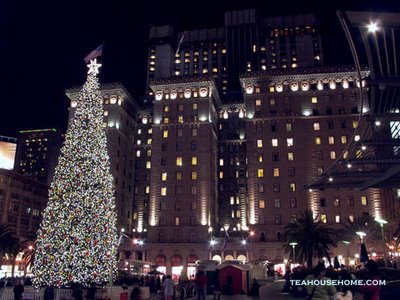 view of San Francisco's Union Square with Xmas tree